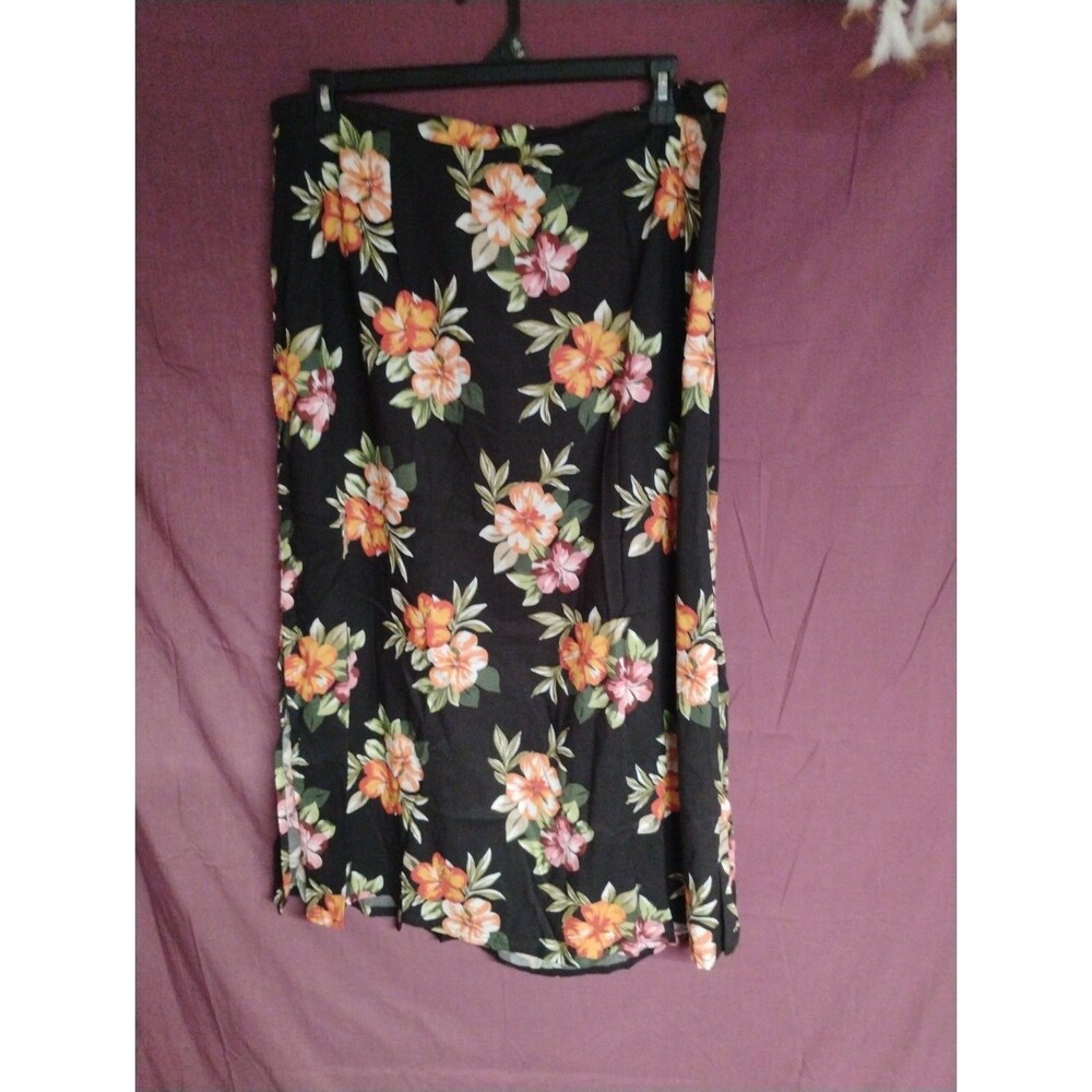 White Stag Womens Black Floral Skirt 22/24 Hawaiian Gift
